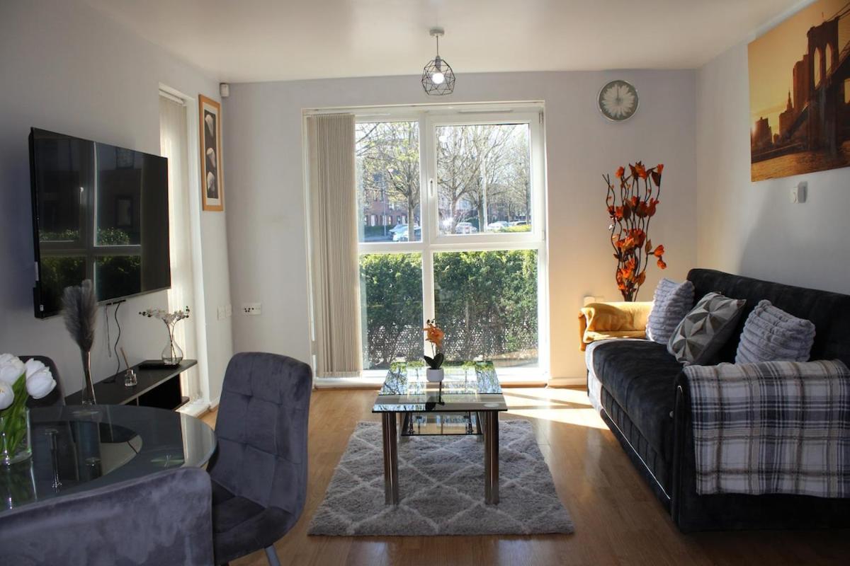 Modern 2 Bed Apartment, Entire Unit, Inside Apartment