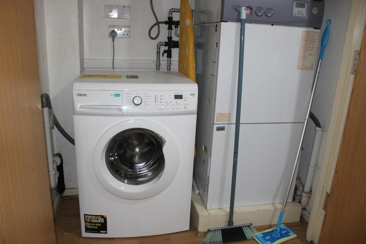 Modern 2 Bed Apartment, Entire Unit, Inside Apartment Manchester