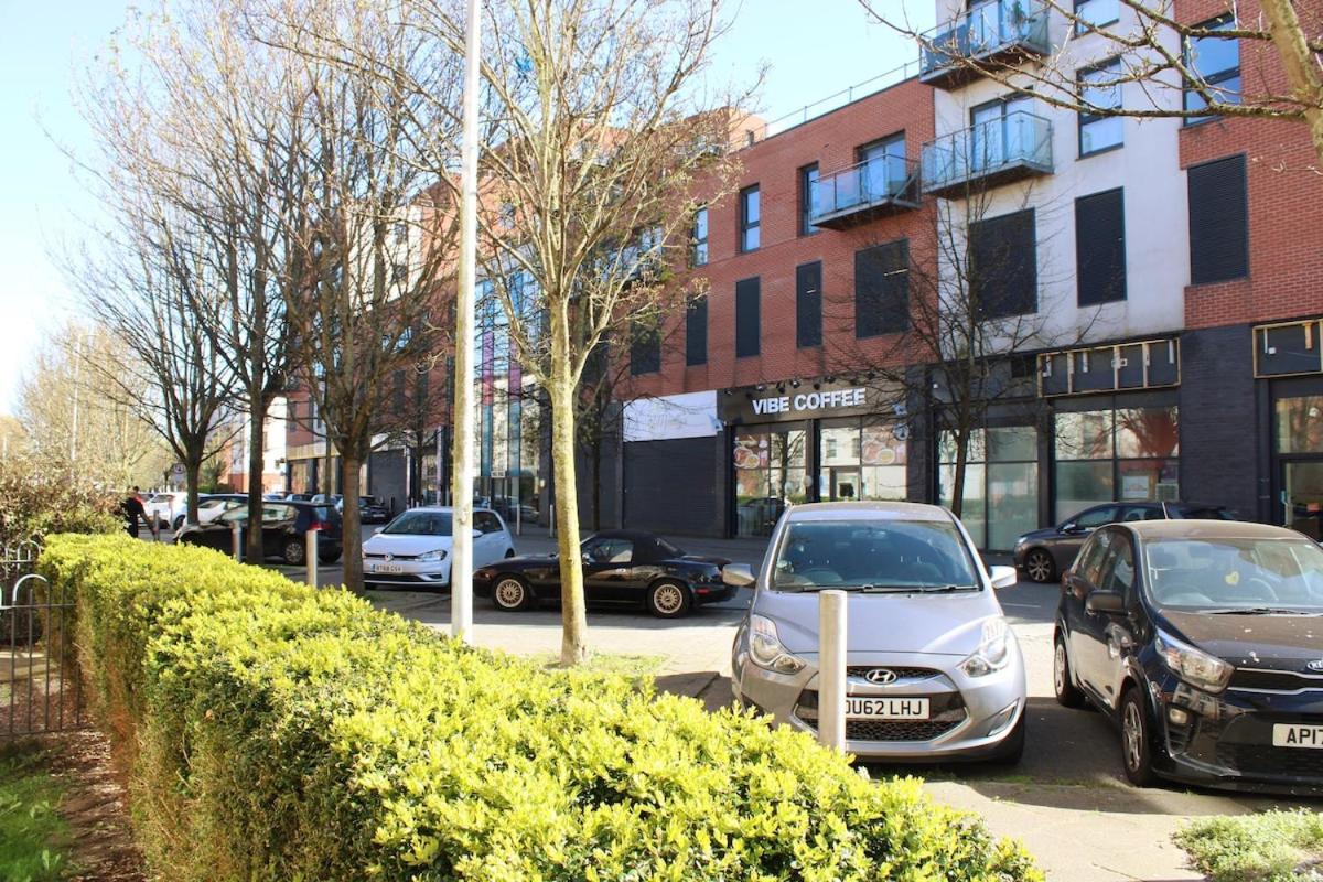 Modern 2 Bed Apartment, Entire Unit, Inside Apartment